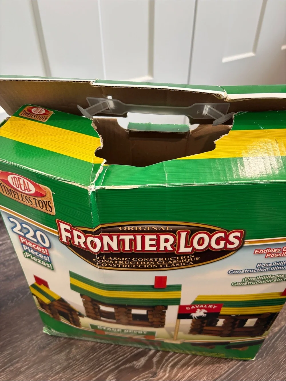 Frontier Logs Classic Construction Set - Green/Yellow/Red Roof -